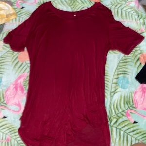 Long flowey shirt. Very cute